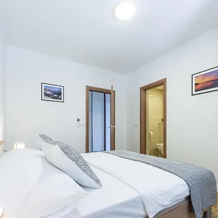 Leefe Apartamento *