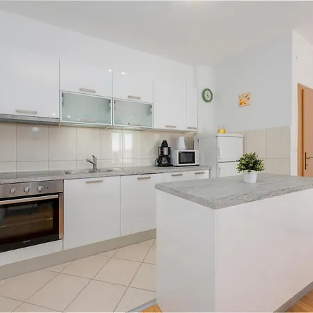 Apartment Leefe *