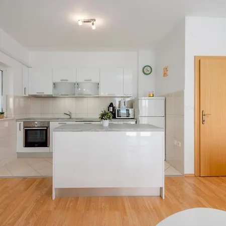 Leefe Apartamento *